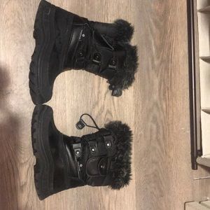 Girls Snow Boots. Worn 1 week while on vacation
